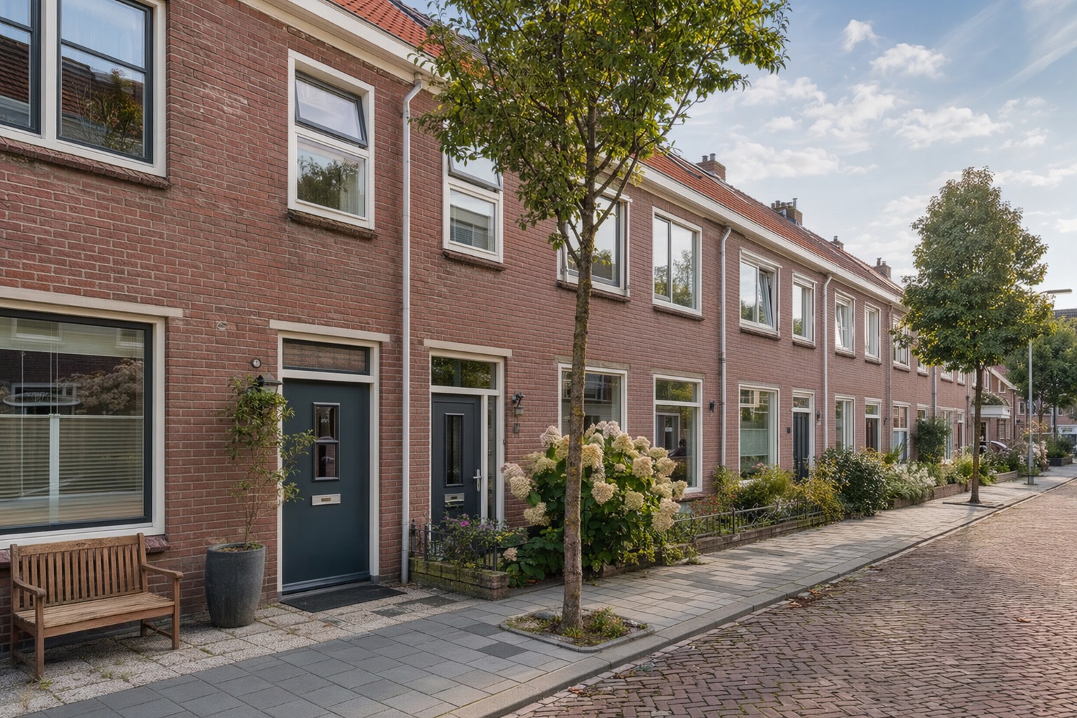 Dutch mortgage planning desk for checking a calculator estimate before a review