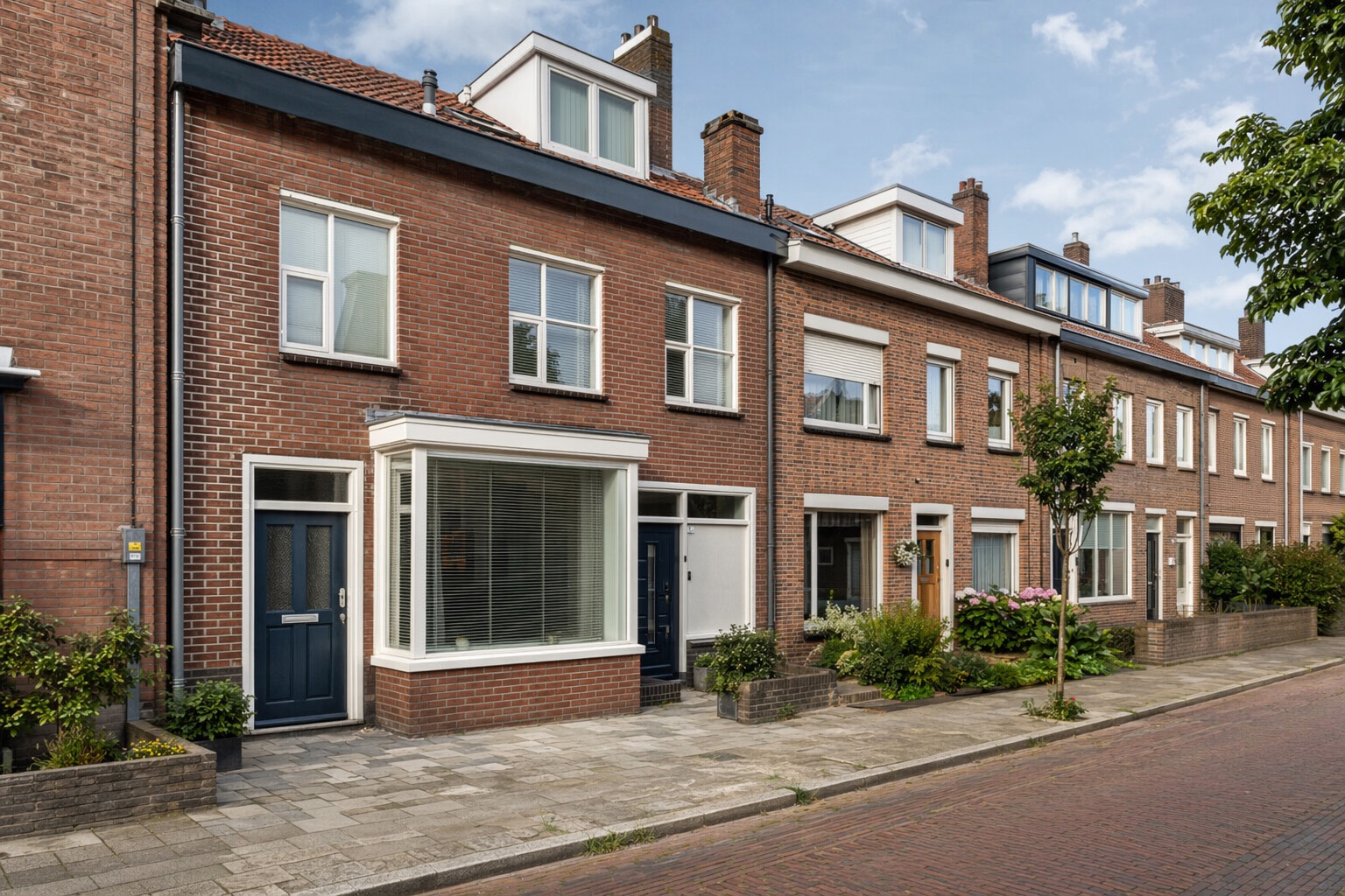 Can Expats Buy A House In The Netherlands? 3 Dutch home buying visual: terraced houses property valuation Dutch home
