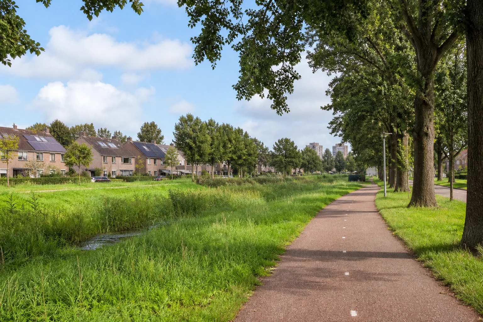 House Valuation in Achtse Barrier–Gunterslaer 3 A green residential corridor and cycle path beside Achtse Barrier–Gunterslaer homes in Eindhoven