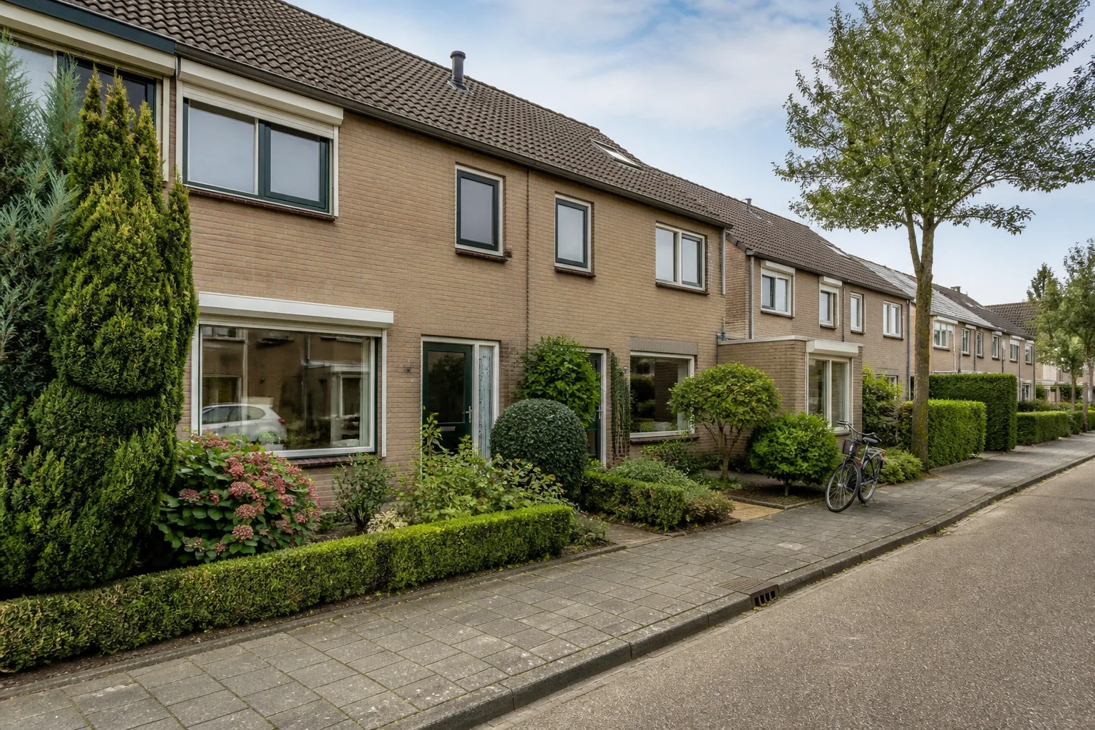 Representative brick family house in Blixembosch-West