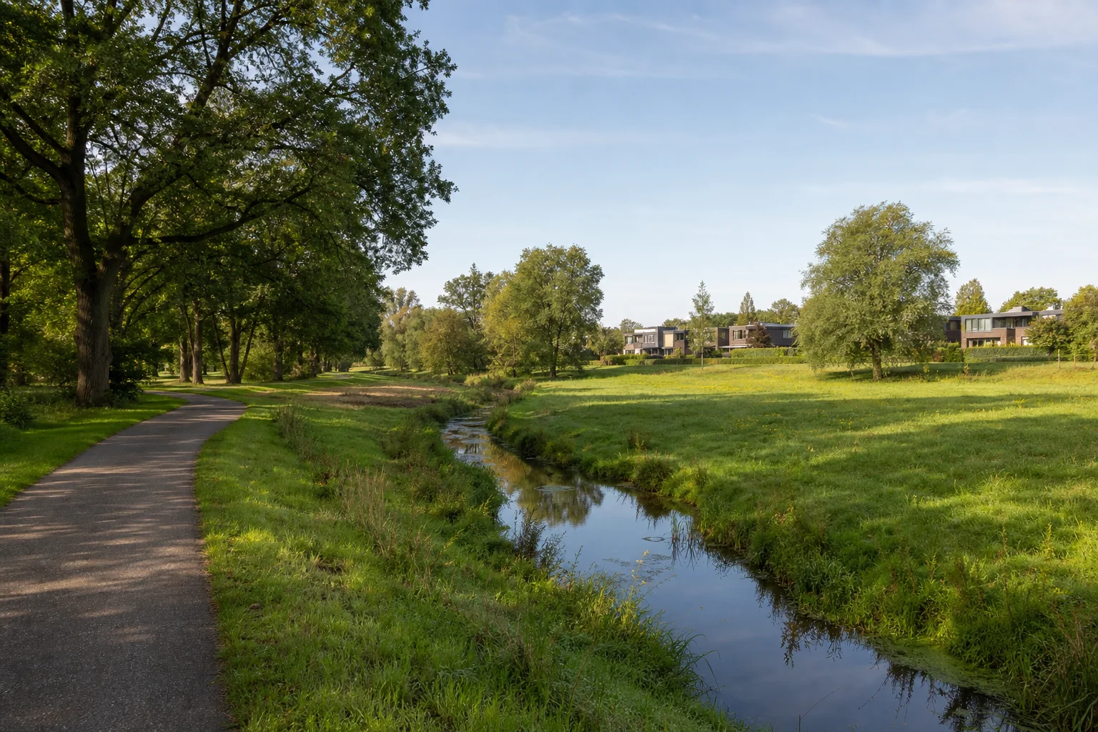 Green cycle connection and mixed residential edge in Gennep