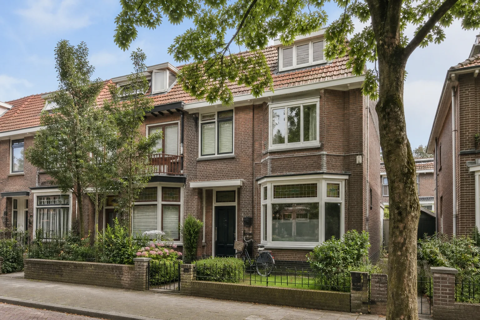 House Valuation in Joriskwartier 6 Representative brick family house near Heezerweg in Joriskwartier, Eindhoven