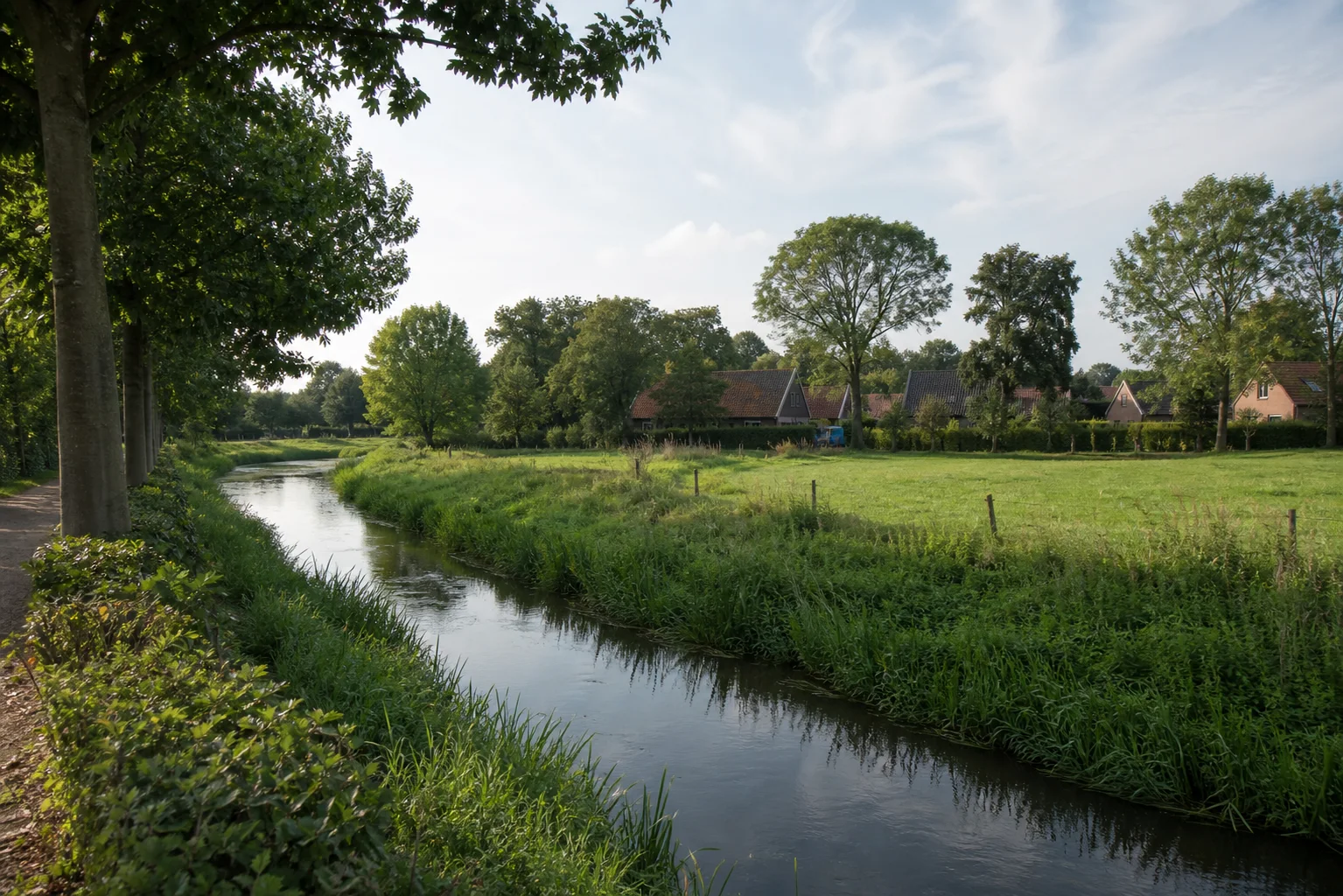 Nederwetten village edge beside the Kleine Dommel and green fields