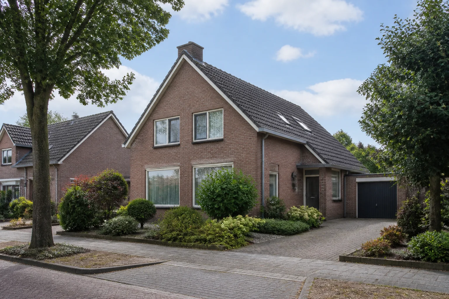 House Valuation in Oirschot 6 Representative brick family home with garden and driveway in Oirschot