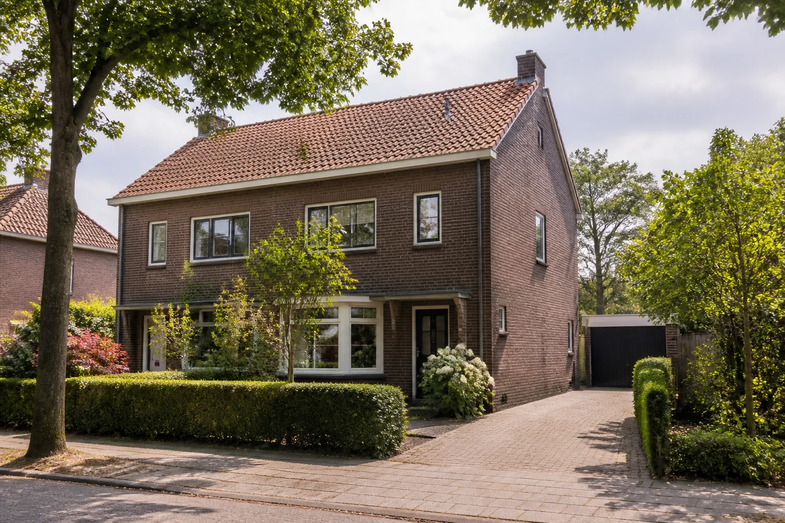 Representative brick family housing in Roosten, Eindhoven