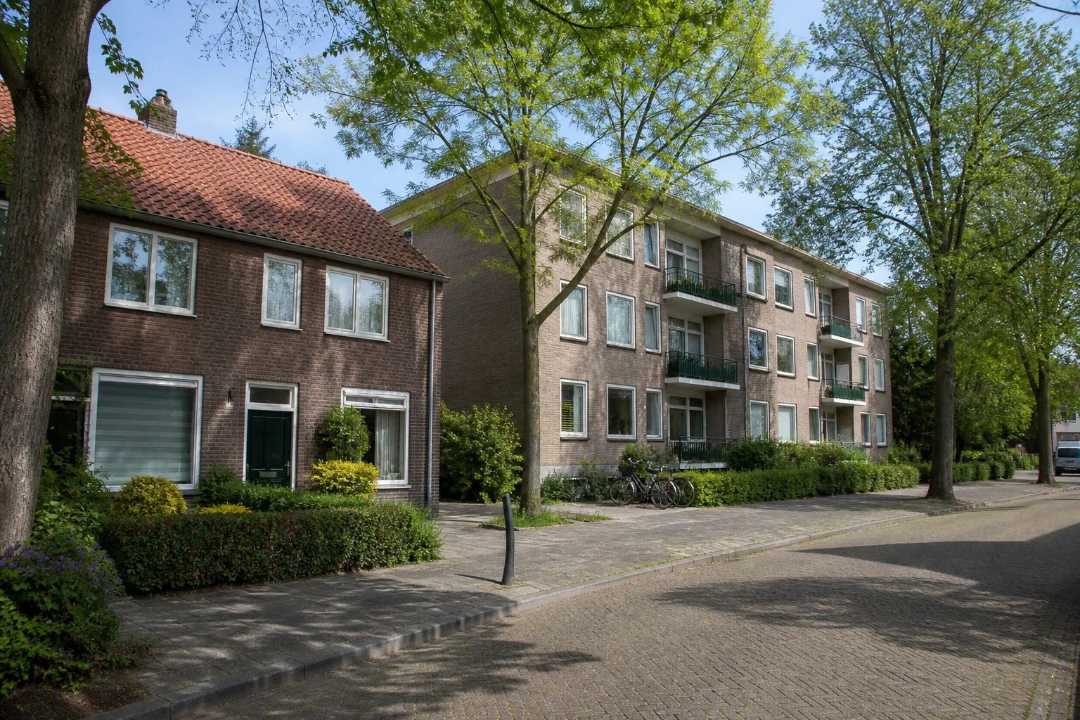 House Valuation in Tuindorp 4 Representative brick family housing in Tuindorp, Eindhoven
