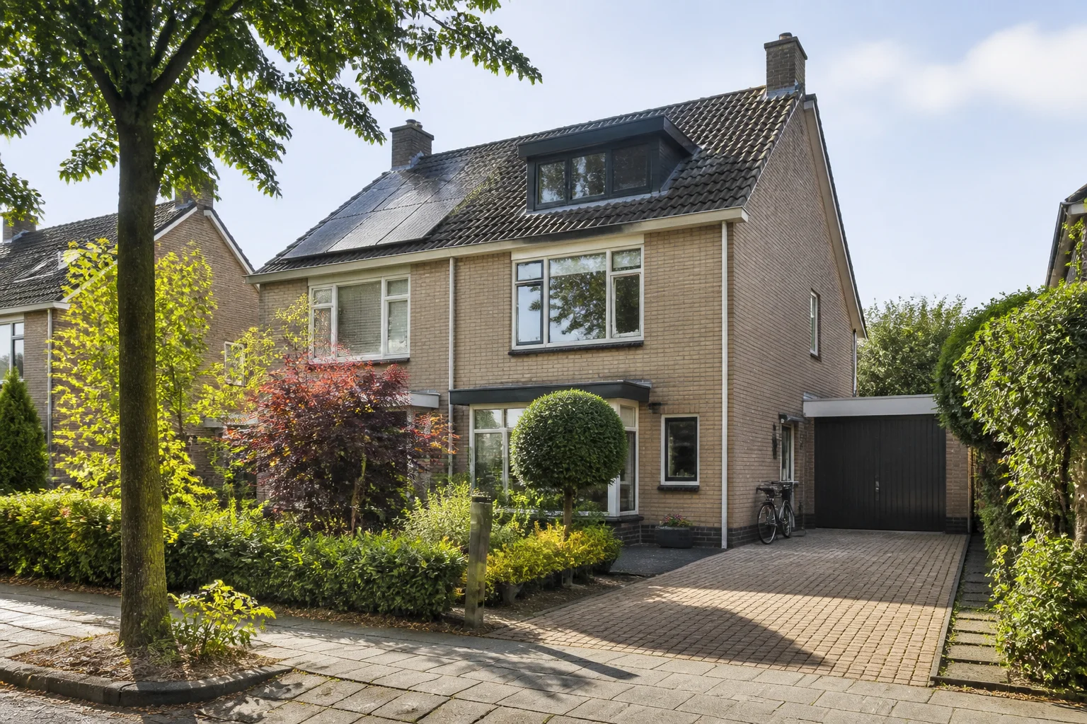 House Valuation in Veldhoven 5 Representative detached Dutch family home with garden and driveway in Veldhoven